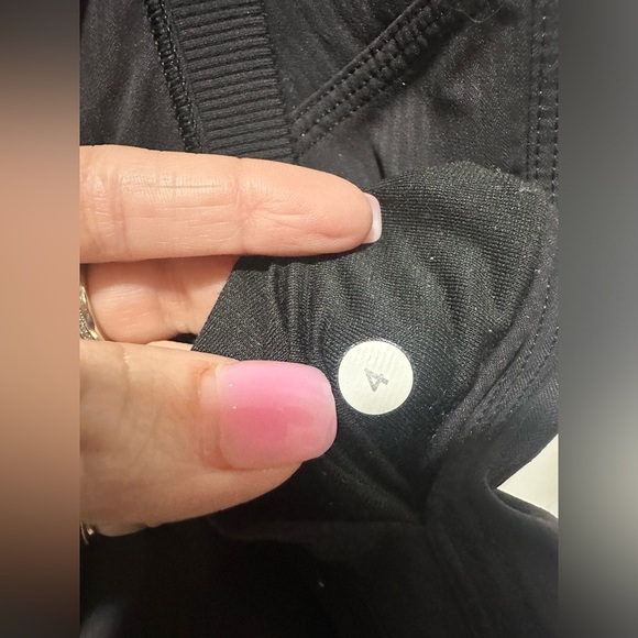 Lululemon Black IN FLUX Jogger Crop Pants Swift Sz 4 Black No Flaws - Picture 4 of 8